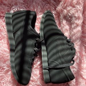 Fila Black Sneaker Women Size 8